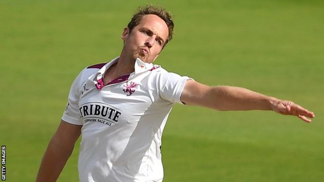 Josh Davey: Somerset bowler extends contract until 2023 - BBC Sport