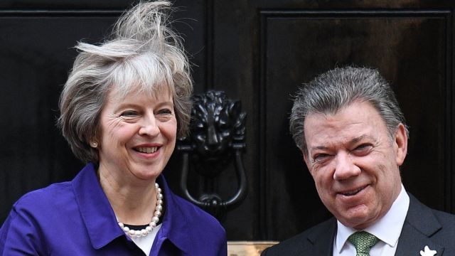Theresa May y Juan Manuel Santos
