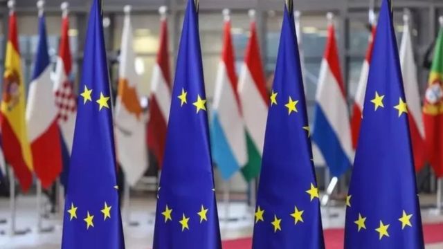 اتحادیه اروپا از زمان سرکوب اعتراضات اخیر در ایران، چهار بسته تحریمی علیه جمهوری اسامی ایران به اجرا گذاشته است