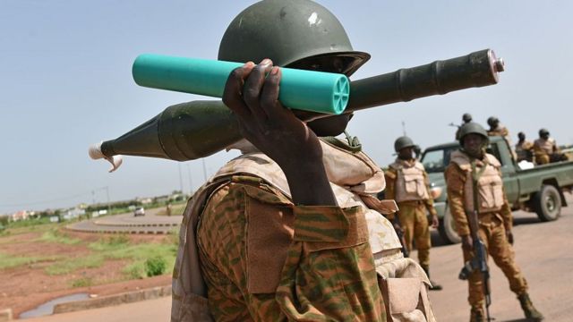 Les coups d'Etat militaires sont-ils en hausse en Afrique? - BBC News  Afrique