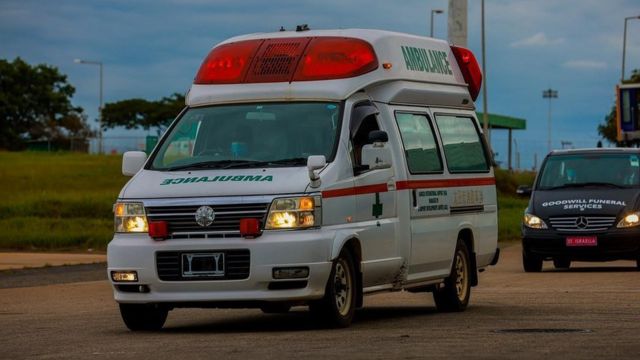 De Mumet sigue siendo una israelí que llega a Malawi desde Kenia, donde está recibiendo tratamiento el miércoles.