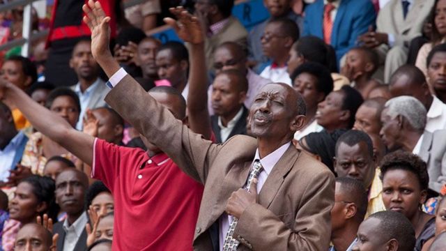 Moment de culte, dans une église rwandaise