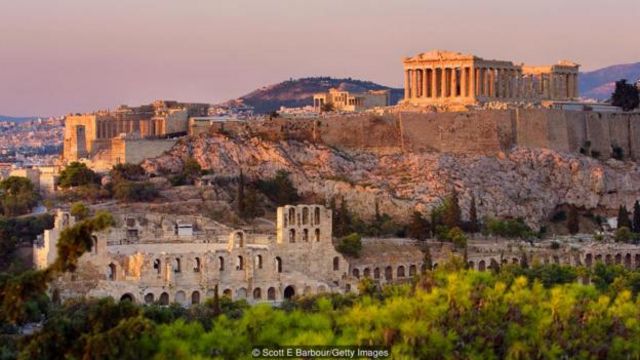 Người dân Athens không bao giờ chán cảnh quan của các di tích lịch sử của thành phố
