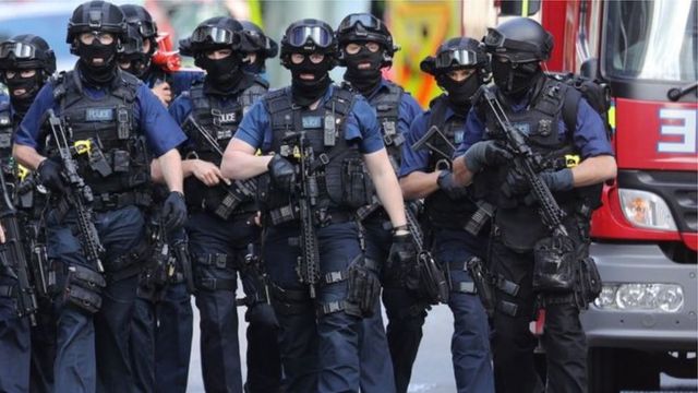 ตำรวจหน่วยต่อต้านการก่อการร้ายกระจายกำลังรักษาความปลอดภัยที่กรุงลอนดอน เช้าวันอาทิตย์