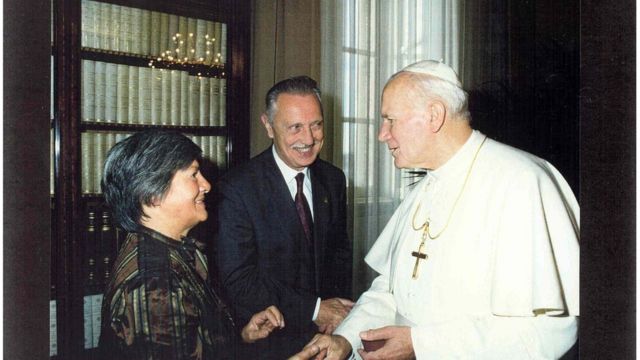 O geneticista com o papa João Paulo 2º