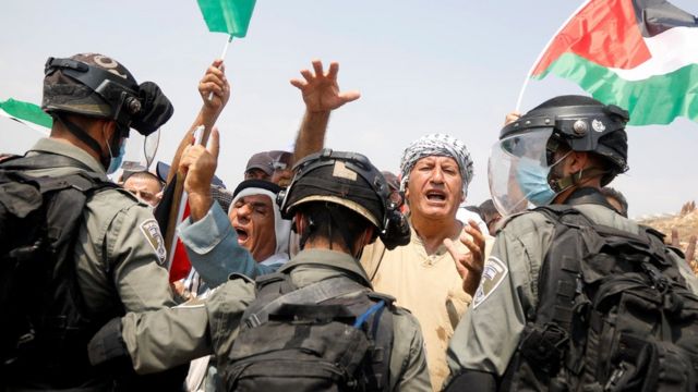 Palestinians protest against Israeli settlement construction in Shufa, in the occupied West Bank (1 September 2020)