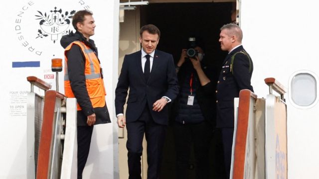 4月5日，法国总统马克龙抵达北京首都国际机场。(photo:BBC)