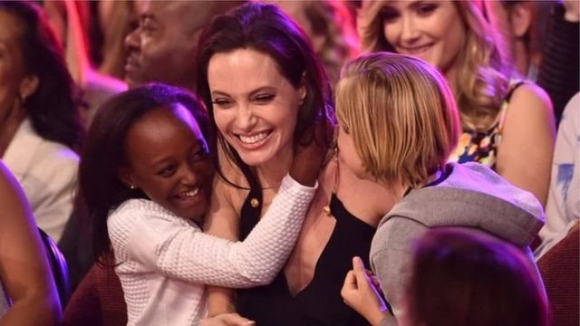 Анджеліна Джолі зі дітьми