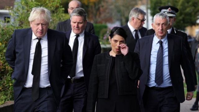 Boris Johnson, Keir Starmer, Priti Patel y Lindsay Hoyle homenajearon al parlamentario David Amess en la Iglesia Metodista de Belfair el sábado.