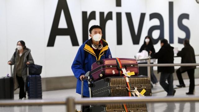 不在欧盟之内的英格兰将从周四起要求来自中国的旅客在起飞前进行新冠检测。(photo:BBC)