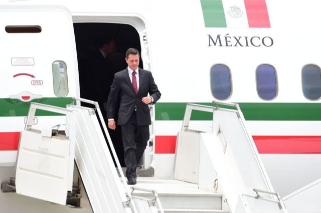 Enrique Peña Nieto na aeronave presidencial
