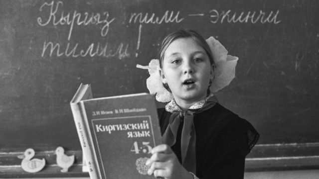 Ученица русскоязычной школы в Оше, 1988 год