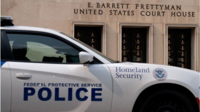 Security outside the courthouse