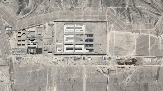 Imagem de satélite mostram rápido crescimento de campos de "reeducação" para muçulmanos da etnia uigur