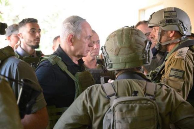 Netanyahu conversa com militares israelenses