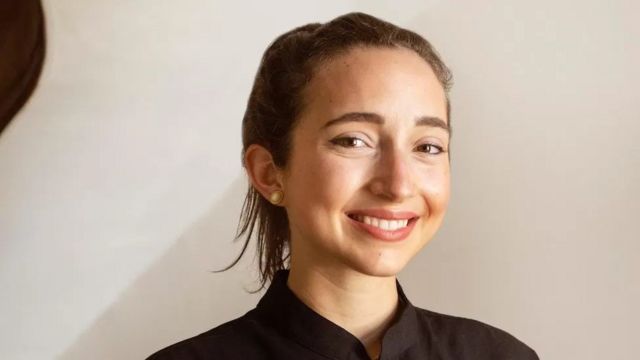 Dr. Victoria Sampson oo ku takhasustay xanuunada ilkaha