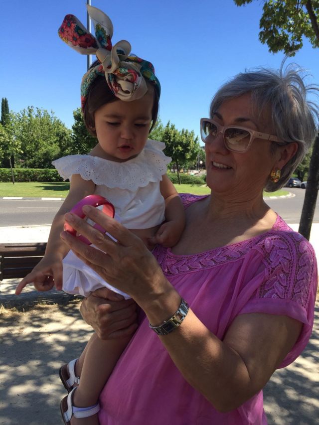 Cayetana con su nieta Olivia