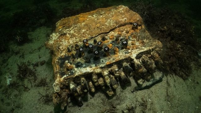 La máquina Enigma fue hallada en el lecho marino en la bahía de Geltinger.