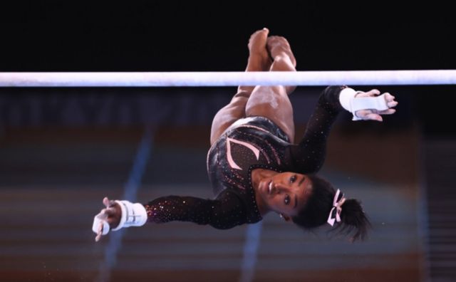 Simone Biles faz história na primeira jornada das eliminatórias do Campeonato  Mundial de Ginástica Artística