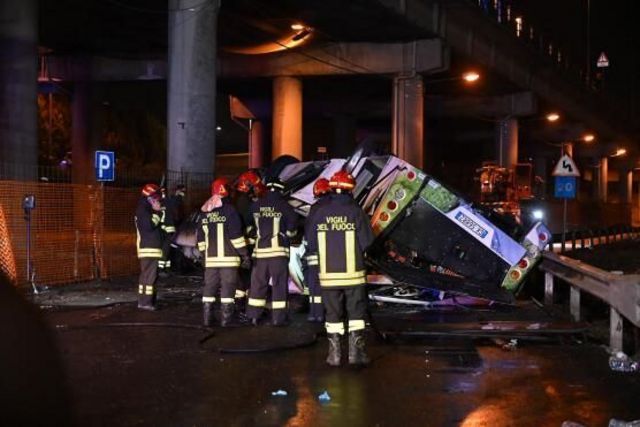 Sur les lieux de l’accident de bus, à Venise, en Italie,