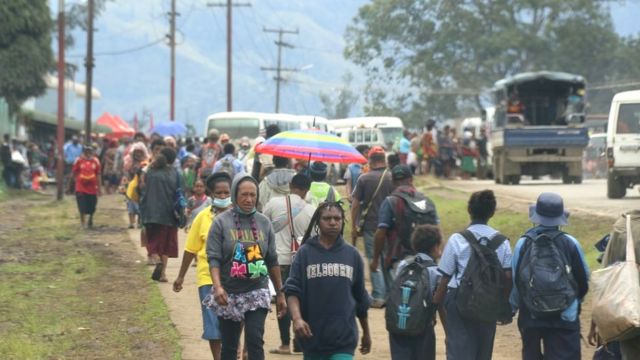 Covid di Papua Nugini: Sihir dan rumor memperparah lonjakan kasus, RI tutup  perbatasan - BBC News Indonesia