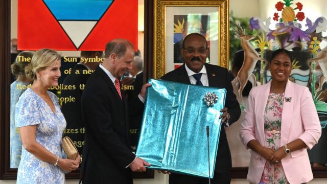 Гастон Браун с женой и граф и графиня Уэссекские