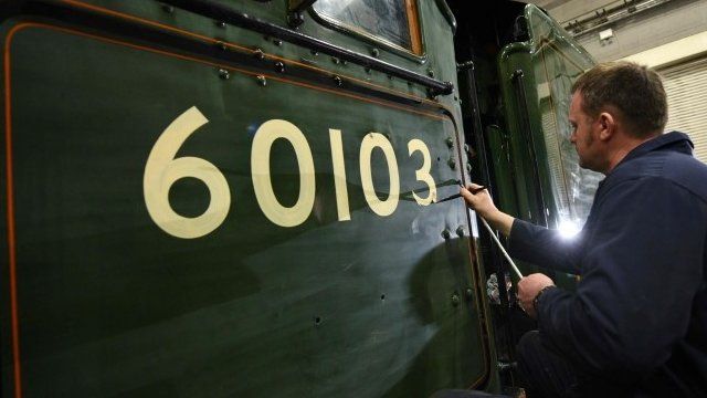 Painter applies train number to The Flying Scotsman