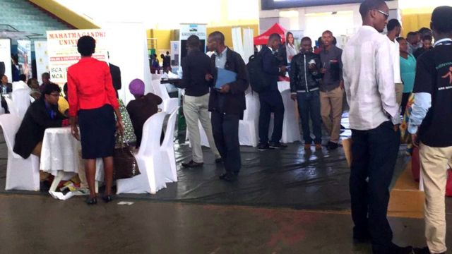 Abarangiye Kaminuza bari gushaka akazi mu Rwanda