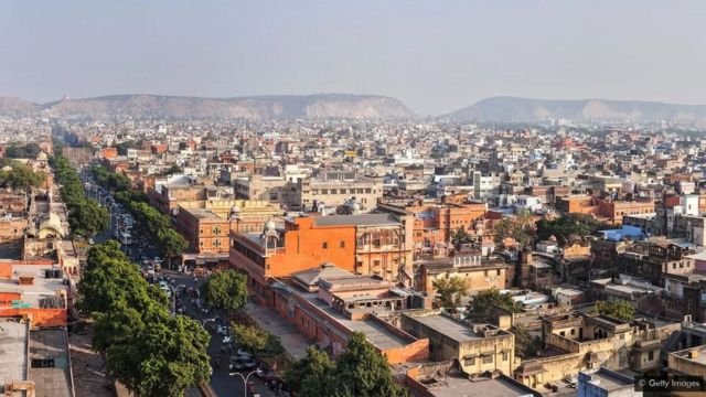 Na cidade de Jaipur, na Índia, as temperaturas chegam a mais de 40°C no verão