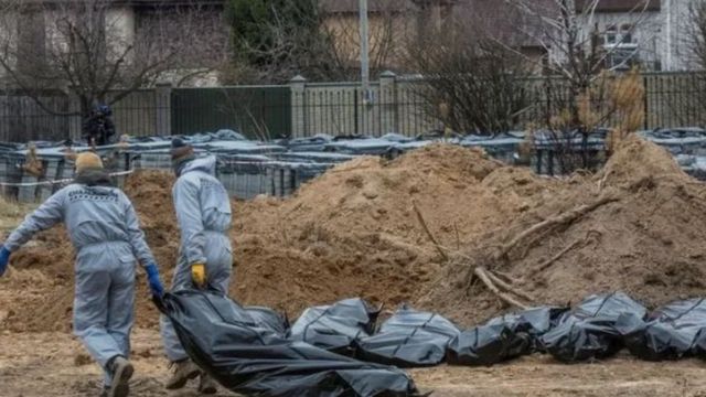 أُكتشفت مقابر جماعية بعد مغادرة القوات الروسية لبوتشا