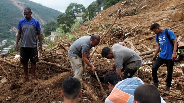 Marcelo Barbosa searches for the remains of his wife in Morro da Oficina