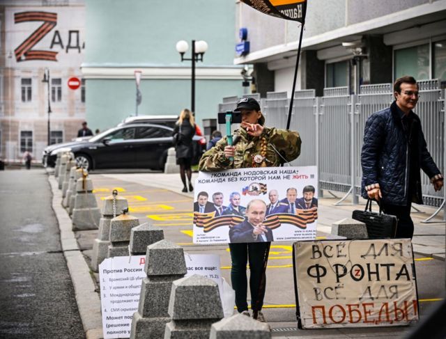 zwolennik wojny z Ukrainą w Moskwie