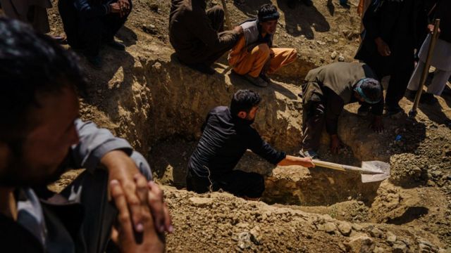 Victims of the 26 August attack outside Kabul airport are buried