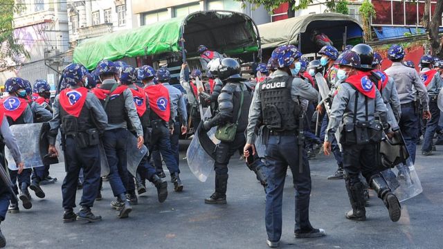 ဖေဖော်ဝါရီ ၁၅ ရက်နေ့က ရန်ကုန်ရွှေဂုံတိုင် ရုံးချုပ်ကိုရဲတပ်ဖွဲ့က ဝင်ပြီးရှာဖွေစဥ်
