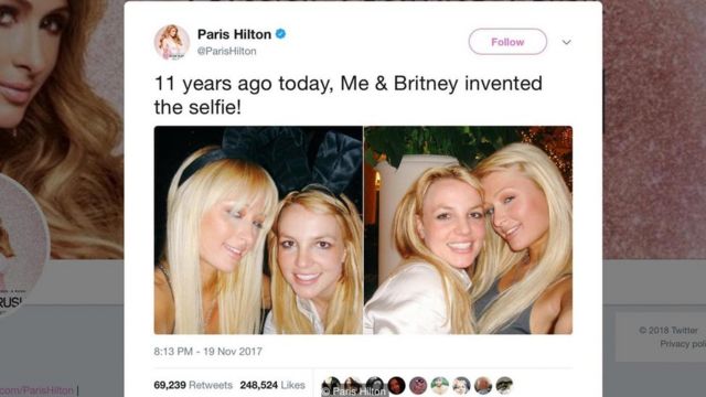 پاریس هیلتون، هنرپیشه، خواننده و مدل آمریکایی چندی پیش با انتشار عکسی قدیمی از خودش در کنار بریتنی اسپیرز، دیگر خواننده آمریکایی ادعا کرد سلفی را او در سال ۲۰۰۶ اختراع کرده است