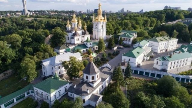 В Лавре заявили, что молятся за Киев ежедневно