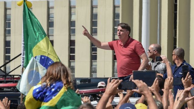 Bolsonaro ante sus partidarios en Brasilia el pasado 19 de abril
