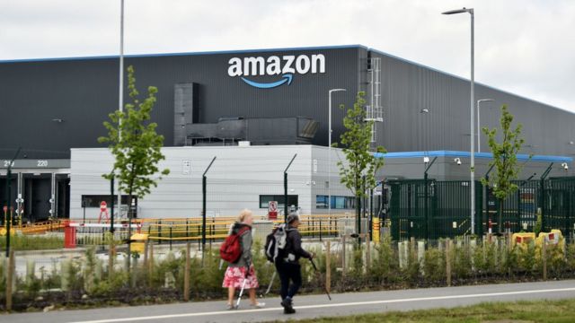 Один из складов компании Amazon в Англии неподалеку от города Лидс