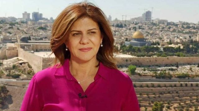 شيرين أبو عاقلة: مقتل مراسلة الجزيرة بالضفة الغربية المحتلة "برصاص الجيش الإسرائيلي" - BBC News عربي