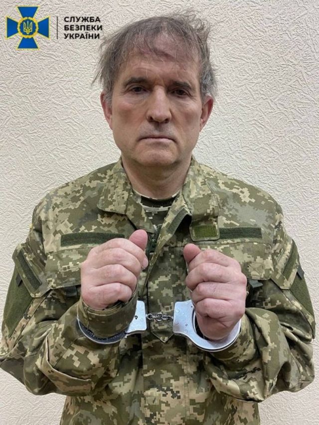 Photo by Victor Medvetsuk in the SBU handcuffs of the Security Service of Ukraine