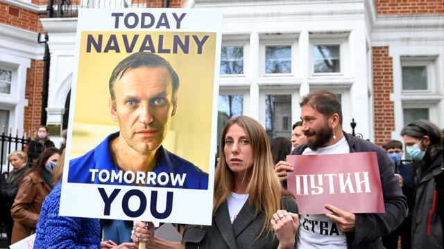 Chichvarkin na wiecu pod ambasadą Rosji w Londynie