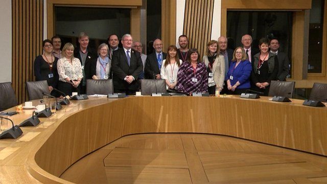 Riochdairean aig co-labhairt ann an Dùn Èideann