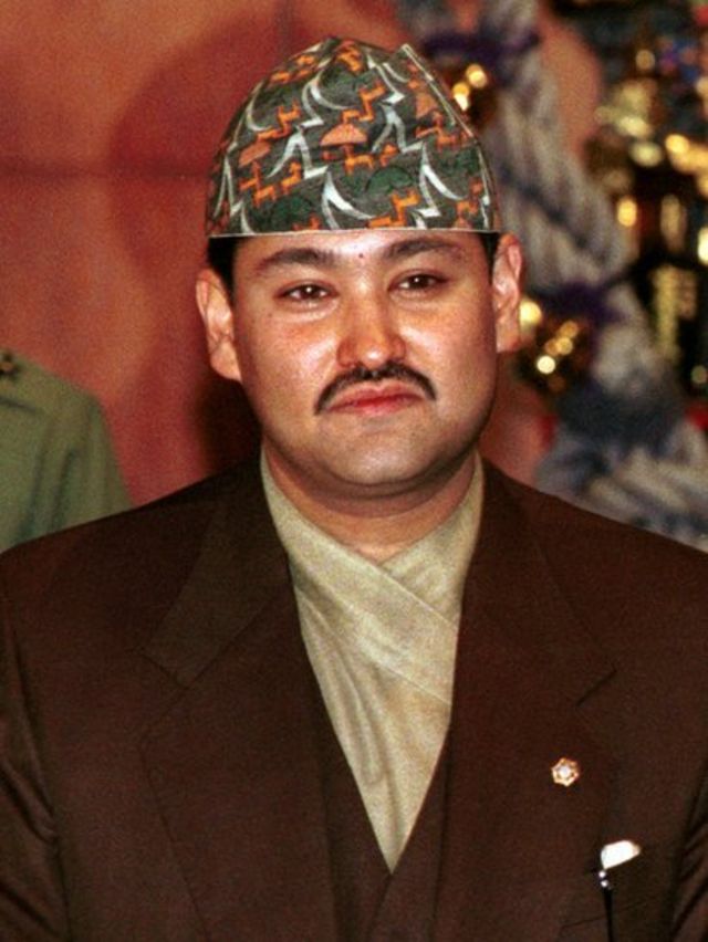 قتل ملك نيبال ديبندرا بير بيكرام شاه ديف عائلته في عام 2001