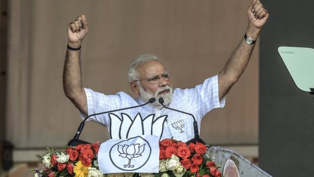 मोदी एका सभेत
