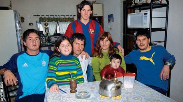 Are Messi and Ronaldo going to enjoy a meal together? - BBC Newsround