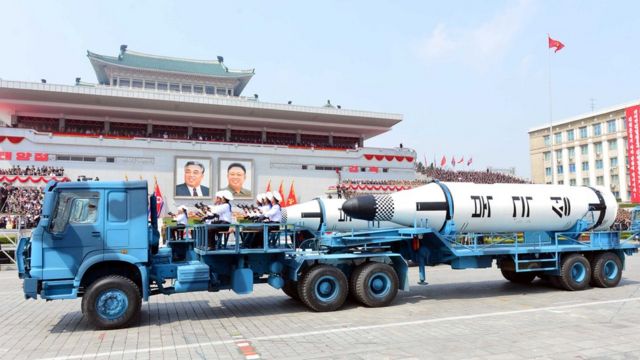 觀察人士發現，在朝鮮官方發佈的上周末大閲兵照片上，搭載導彈的大型卡車為中國製造