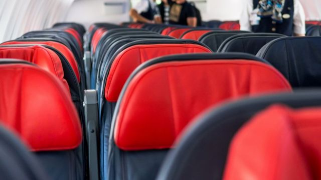 Assentos vazios no avião