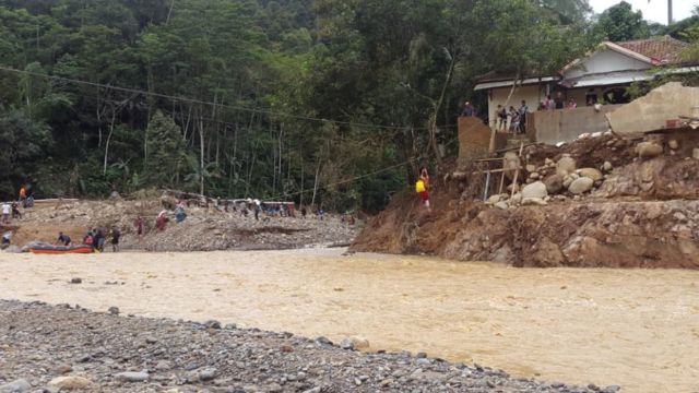 Korban Banjir Lebak, Banten: 'Air Bah Setinggi 1,5 Meter Menerjang ...