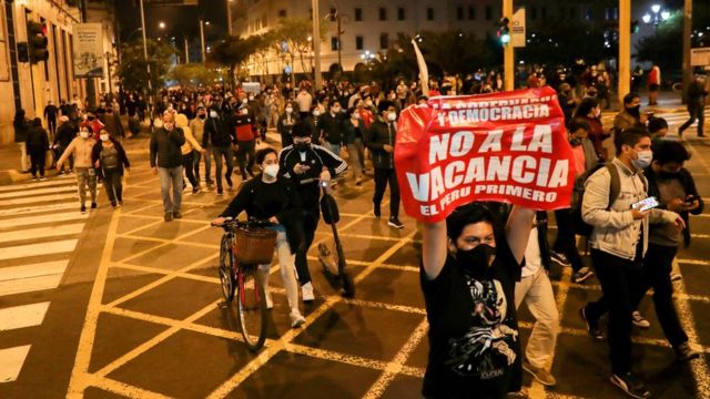 Protesta en Lima contra la vacancia