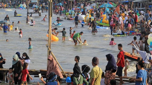 Covid 19 Pelancong Padati Tempat Wisata Epidemiolog Sebut Indonesia Sama Seperti India Bbc News Indonesia